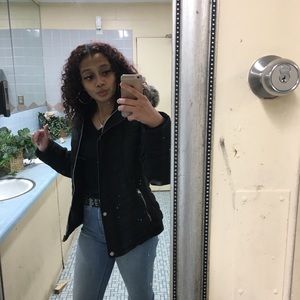 Meet your Posher, Karena